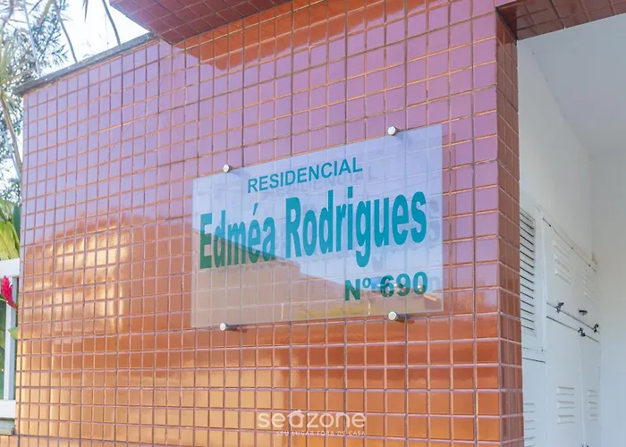 LIndo apto com varanda e churrasqueira ECU102